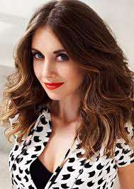 Fan Casting Alison Brie as Demi Ross (6) in US Women Football