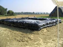 Bei Den Aktuellen Aussentemperaturen Kommen Einem Immer Wieder Diese Swimming Pool Hacks Aus Strohballen Bierkisten Und Folie Pool Strohballen Swimming Pool