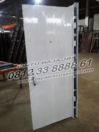 Gaya minimalis umumnya aman dipakai untuk gaya rumah apa pun, mulai klasik atau modern, seperti contoh gambar berikut ini. Pin Di 0812 9162 6108 Jbs Harga Pintu Besi Ruko Pintu Besi Rumah Minimalis Harga Pintu Plat Besi