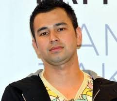 Maka beberapa model dan gaya rambut artis korea pria ini bisa menjadi referensi dan jawaban penampilanmu. Model Rambut Keren Artis Dan Presenter Indonesia Raffi Ahmad Rambut Baru Rambut Artis