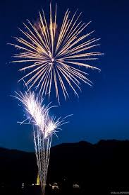 C'est tout une ambiance qui se dégage de cet hôtel qui est un repère pour tous. Epingle Sur Feux D Artifice