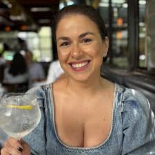 Paula Escobar 🌺🥭 (@paulaescobarr)