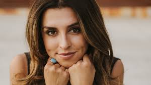 les pedimos si alguien sabe información de esta persona se lo haga saber  por medio de sus redes sociales porfavor apoyemos a nuestra reina del  acordeón Janeth Valenzuela nuestra reina del acordeón