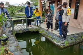 Simak inspirasi kolam ikan terbaru berikut. Kolam Ikan Depan Rumah Makan Korban Anak Dua Tahun Di Bener Meriah Tewas Tenggelam Antara News Aceh