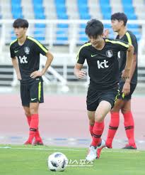 김정민(1951년 ~ )은 대한민국의 금융인이다. í¬í†  ê¹€ì •ë¯¼ ë°œ ë°'ì— ì¶•êµ¬ê³µì´ ì¤'ì•™ì¼ë³´