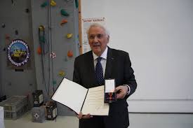Bundesverdienstkreuz für Dr. Erwin Stolpe - S+K Verlag für ...