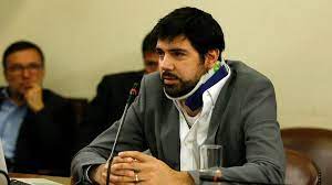.el diputado de la udi, joaquín lavín jr, protagonizó una nueva situación que lo pone en medio de la andrés molina, el presidente de la cámara iván flores, le dio la palabra a joaquín lavín, pero. Joaquin Lavin Jr Llego Con Cuello Ortopedico Al Congreso