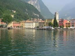Beaches take up 45km of the 158km coastline of lake garda, so you are never too far away from one, which means you can cool off when ever you feel the need. Southern End Of Lake Garda Tourist Contrasts Review Of Lago Di Garda Garda Italy Tripadvisor