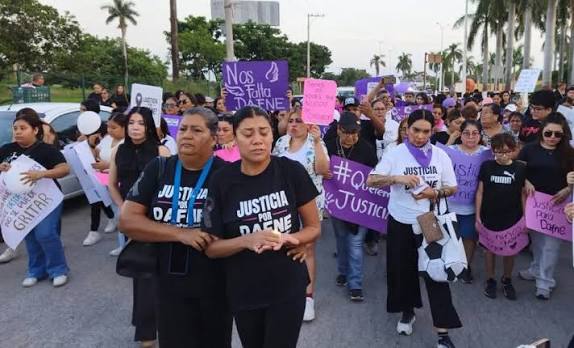 Nacional La Fiscalía de #Tamaulipas informó la detención de Danna Yanina “N”, joven de 18 años señalada por su presunta participación en el feminicidio de Dafne Zapata Quintos, de 13 años, en