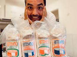 La felicidad en forma de queso 💙. No importa si sos fan del rallado fino o  del grueso, ¡lo importante es que nunca falte @quesoartesano en tu mesa!  🤩👏🏼. #ArtesanoesQuesoQueso #QuesoArtesano #AcostumbrateALoBueno