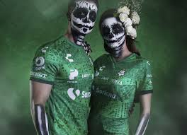 Este lanzamiento se suma a otros de su mismo país como cruz azul, chivas de guadalajara, club américa, pumas unam, rayados de monterrey, tigres uanl, atlas fc, club león. Santos Laguna 2020 Charly Dia De Muertos 20 21 Kits Football Shirt Blog