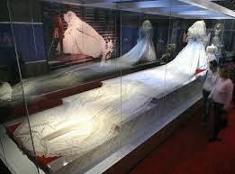 Wedding Dress Exhibit In Person It Was Breathtaking I Couldnt Move For Like 30mins Princess Diana Wedding Diana Wedding Princess Diana Dresses