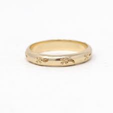 Vintage Wedding Band Retro 14k Yellow Gold Engraved Four Leaf Clovers Ring 1960s Size 6 Unisex H Vintage Wedding Band Solid Gold Band 14k Gold Wedding Band
