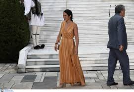 Δεξιωση στο προεδρικο μεγαρο /πιο προσφατα 27.5.2021 european lifo νταβίντ σασόλι: Proedriko Megaro Ti Foresan Oi Kyries Sth De3iwsh Gia Thn Apokatastash Ths Dhmokratias Eikones