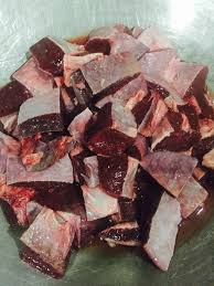 Rendang juga disajikan di antara komunitas melayu. Rendang Limpa