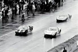 Denn der berühmte schwarze gt40 mark ii fuhr mit goodyear reifen. Ruckblick Fords Erster Le Mans Sieg Vor 50 Jahren 24 H Le Mans