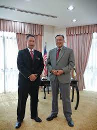 Kerajaan negeri perak terbubar berikutan pengumuman datuk seri ahmad faizal azumu meletak jawatan beliau sebagai menteri besar perak hari ini. Kunjungan Hormat Ke Atas Yb Setiausaha Kerajaan Negeri Perak News From Mission Portal