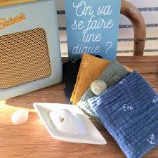 Epingle Par Du Vent Dans Mes Valises Sur Fete Des Meres Poetique Et Durable En 2020 Petits Cadeaux De Noel Mouchoirs Gaze De Coton