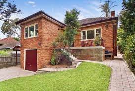 Las casas con fachadas de ladrillos a la vista tiene la ventaja de verse cada vez mejor a medida que pasa el tiempo, ya que ese aire gastado resulta muy atractivo.sus tonos rojizos es más cálido que las paredes de hormigón o de piedra. Fotos De Casas De Tabique Rojo Rusticas Casas De Ladrillo Rojo Casas De Ladrillo Fachada De Casas Bonitas