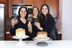The goal is to help you improve your technique, to master smooth sides and sharp edges on your cake. Private Lessons Learn How To Decorate A Cake With Chelsweets