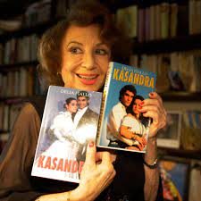 Delia, que llegó a miami en 1966, se define como una escritora cubana que vive en miami y que escribe novela venezolana.delia fiallo ha estado durante estos días en san lorenzo de el escorial. 8xgx9on7pbwwcm