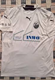 Der sv verabschiedet sich vom vergangenen auswärtstrikot und präsentiert sich in seiner neuen kluft, zumindest was das ärmeldesign angeht. Sv Sandhausen Home Maillot De Foot 2007 2008