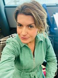 Good morning from @BBCRadio3 HQ! Join us 9.30 for a 🎺 Voluntary to start,  Chabrier's Espana, some Schumann 🎹 Quintet & Old England from The  Adventures of Robin Hood by Korngold's is