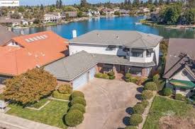1941 Lakeshore Dr, Lodi, CA 95242