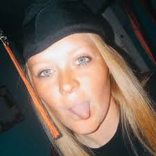 Cheyenne (@Official_Chey)