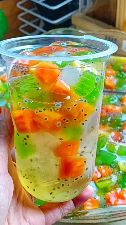 Assalamu alaikum Di video kali ini aku bikin es buah jadul/es koktail yang nyegerin banget. Bikinnya gampang dan pastinya rasanya ini segernya nggak ada tandingannya,,,, ES BUAH JADOEL /ES KOKTAIL ...