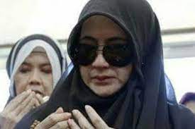Umi pipik menjelaskan dirinya menerima keputusan uje saat ingin menikah lagi. Umi Pipik Calls Big Danger If You Don T Dismantle Polygamy Uje My Goal Archyde