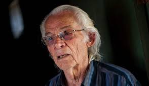 La vida me llevó a buscar la huella del ser humano en la materia inerte”