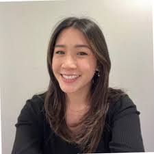 Shelby Siegel's Instagram, Twitter & Facebook