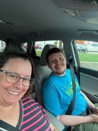 Is ordering for one person acceptable in a French restaurant?