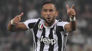 Wie der journalist fabrizio romano berichtet, erhält der italienische profi 7 millionen euro entschädigung. Zum Anbeissen Giraffe Lasst Sich David Luiz Haare Schmecken Eurosport