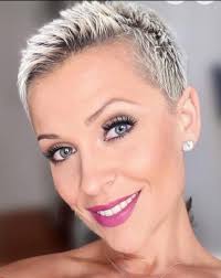 Momma hair cut with scissors.it really a fade.