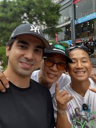 Look who I saw today!!!!!!!!!!!! The one and only rap duo Mighty Mouth! I  have been listening to their songs in Canada for over 10 years and here  they are now :)))