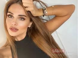 Mine Tugay iddialı pozlarına yenilerini ekledi! Kızıl saçları ve siyah  dekolteli elbisesiyle sosyal medyayı kasıp kavurdu