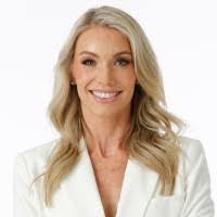 Kara Wheat's Instagram, Twitter & Facebook