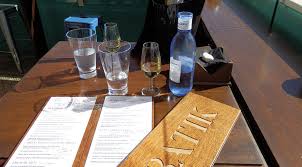 Nuestro restaurante de málaga sabe que el otoño ya está aquí y, por eso, la nueva carta de batik viene cargada de novedades para superar el cambio de estación con el mejor sabor de boca. Secret Lunch Spot Restaurat Batik In Malaga