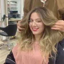 Creas tu empresa o trabajas para una. Karol G Haircut
