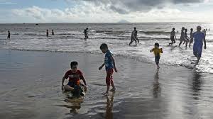 Pawa wisatawan yang hendak berkunjung ke pantai yang mempunyai pesona keindahan yang menakjubkan sesuai dengan nama yang disandangnya, pantai karang bolong anyer memang memiliki batuan karang besar yang memiliki lubang dibagian tengahnya. Geliat Wisata Pantai Anyer Saat Psbb Promosi Lewat Media Sosial Travel Tempo Co