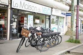 Porte d'entrée de la bretagne, rennes en est aussi sa capitale. Star Me Parle On Twitter Vous Etes Deja Tres Nombreux Devant La Maison Du Velo A Attendre Pour Louer Un Velo Electrique A L Annee Merci A Vous Et Pour Votre