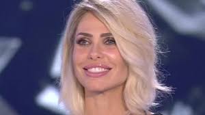 Il Taglio Di Capelli Di Ilary Blasi Tagli Di Capelli Popolari In