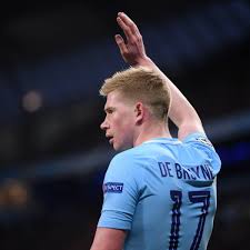 Kevin de bruyne hat sich im training von manchester city am knie verletzt. Kevin De Bruyne Von Manchester City Droht Eine Lange Verletzungspause