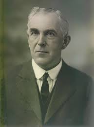 Jasper Wallace's Instagram, Twitter & Facebook