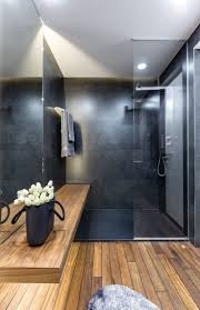 Graue Einrichtung Badezimmer Modern Holz Dusche Glaswand Innendesign Design I Graue Einrichtung Badezimmer M Bad Styling Bad Design Moderne Badezimmerideen