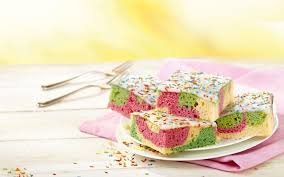 Einladungskarte kindergeburtstag regenbogen mit herzen in roségold diese liebevoll gestalteten einladungen für kindergeburtstage sind auf einem hochwertigem dicken karton gedruckt. Regenbogenkuchen Ruf Lebensmittel