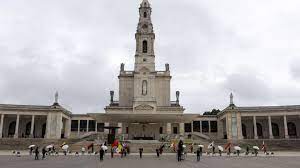 The sanctuary of fátima (portuguese: Covid 19 Santuario De Fatima Vai Retomar Celebracoes Com Peregrinos Tvi24