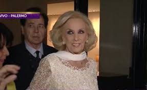 Y a la actriz soledad silveyra se sientan también a la mesa de mirtha , la actriz española belen rueda y la psicóloga y escritora pilar sordo, autora de viva almorzando con mirtha legrand. Cual Fue El Menu Que Ofrecio Mirtha Legrand A Sus Invitados Por La Celebracion De Su Cumpleanos 93 Infoveloz Com